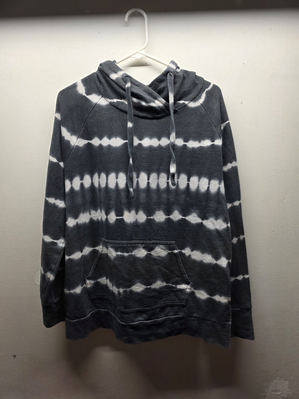 GreenTea Gray & White Tie-Dye Pullover Hoodie